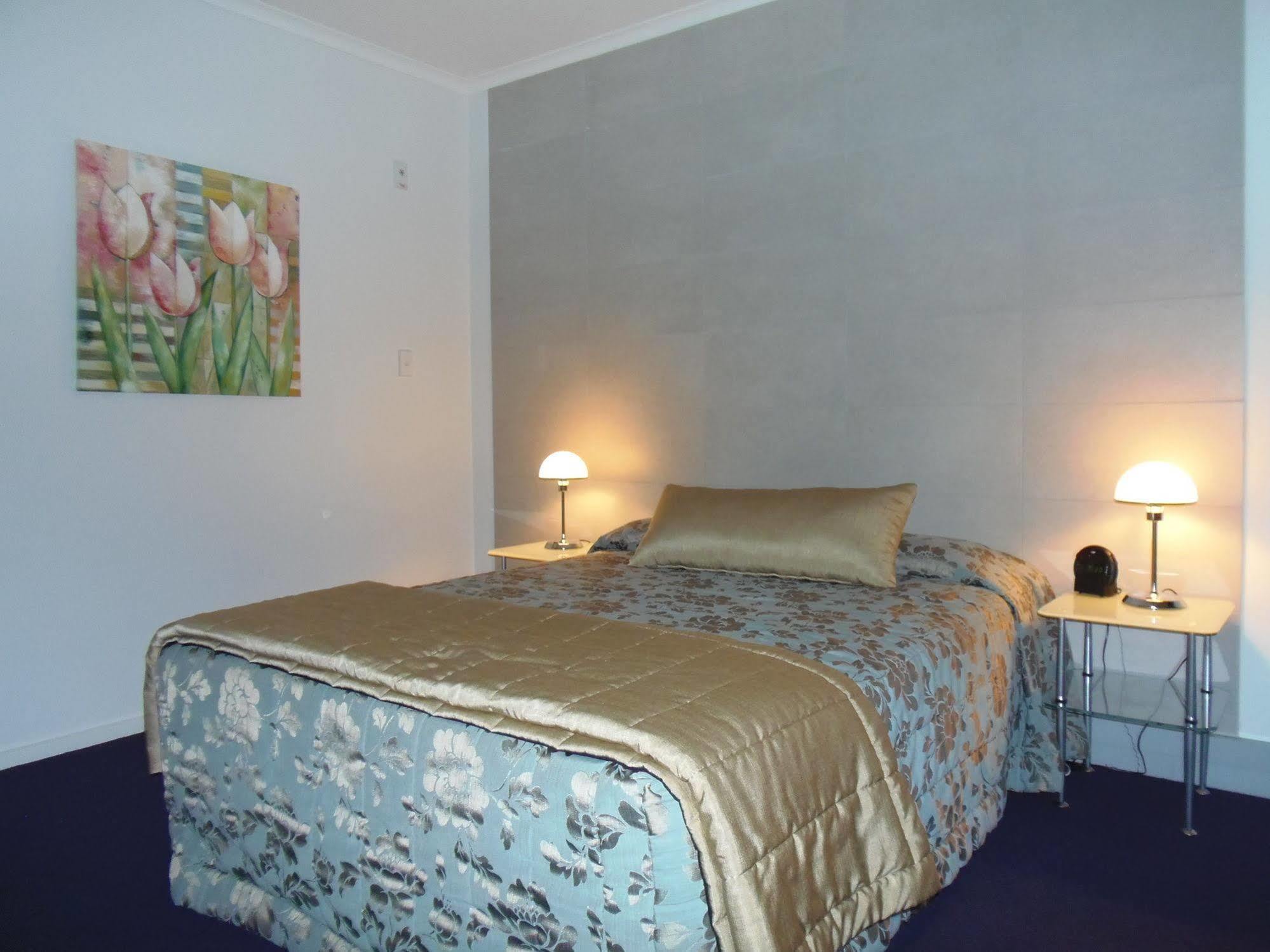 Amethyst Court Motor Lodge Поріруа Екстер'єр фото