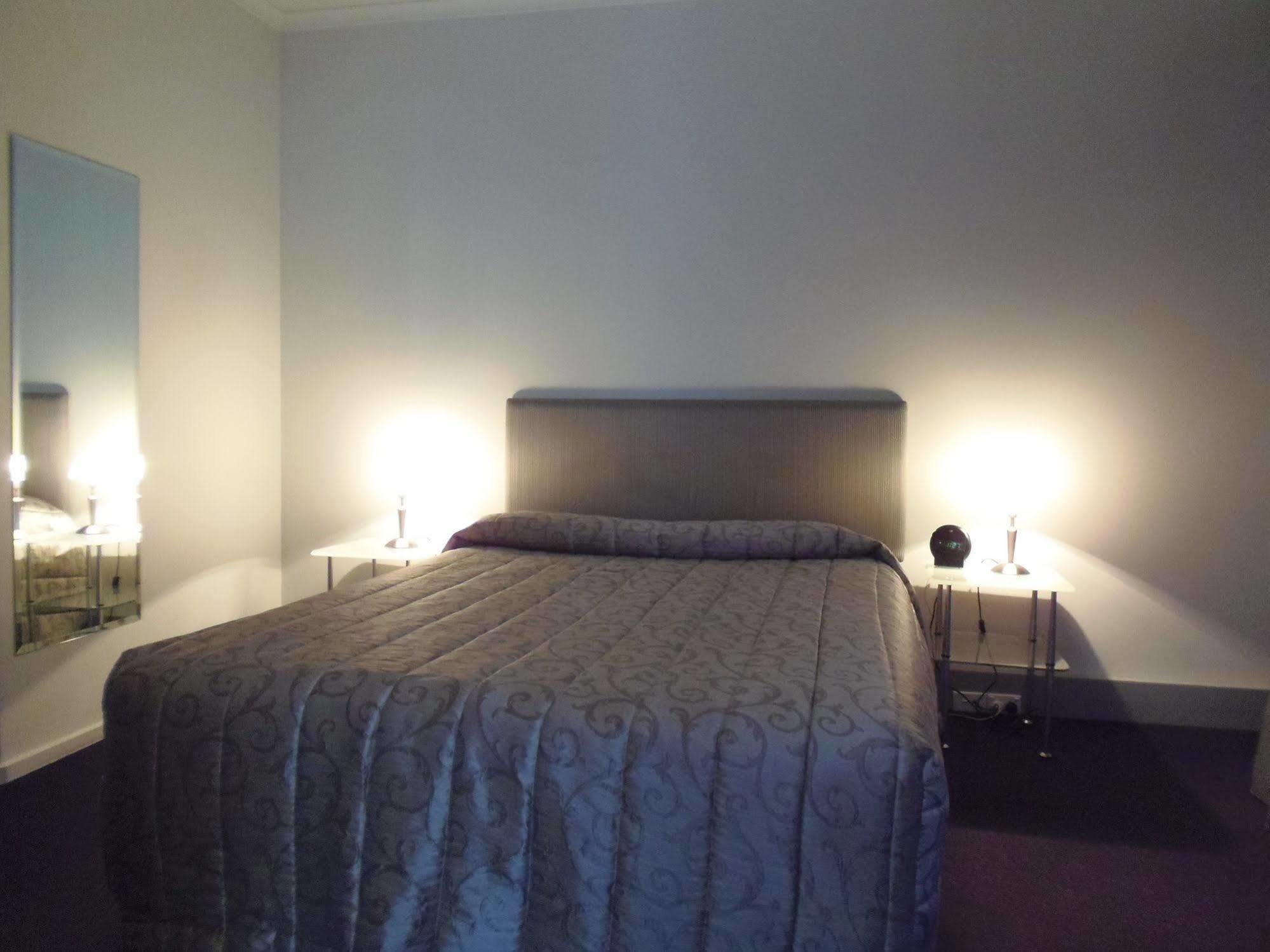 Amethyst Court Motor Lodge Поріруа Екстер'єр фото