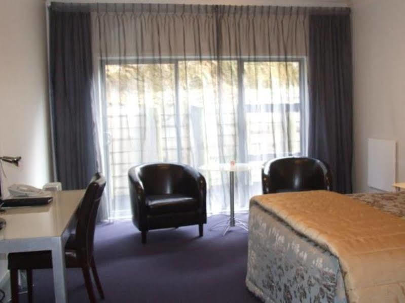 Amethyst Court Motor Lodge Поріруа Екстер'єр фото