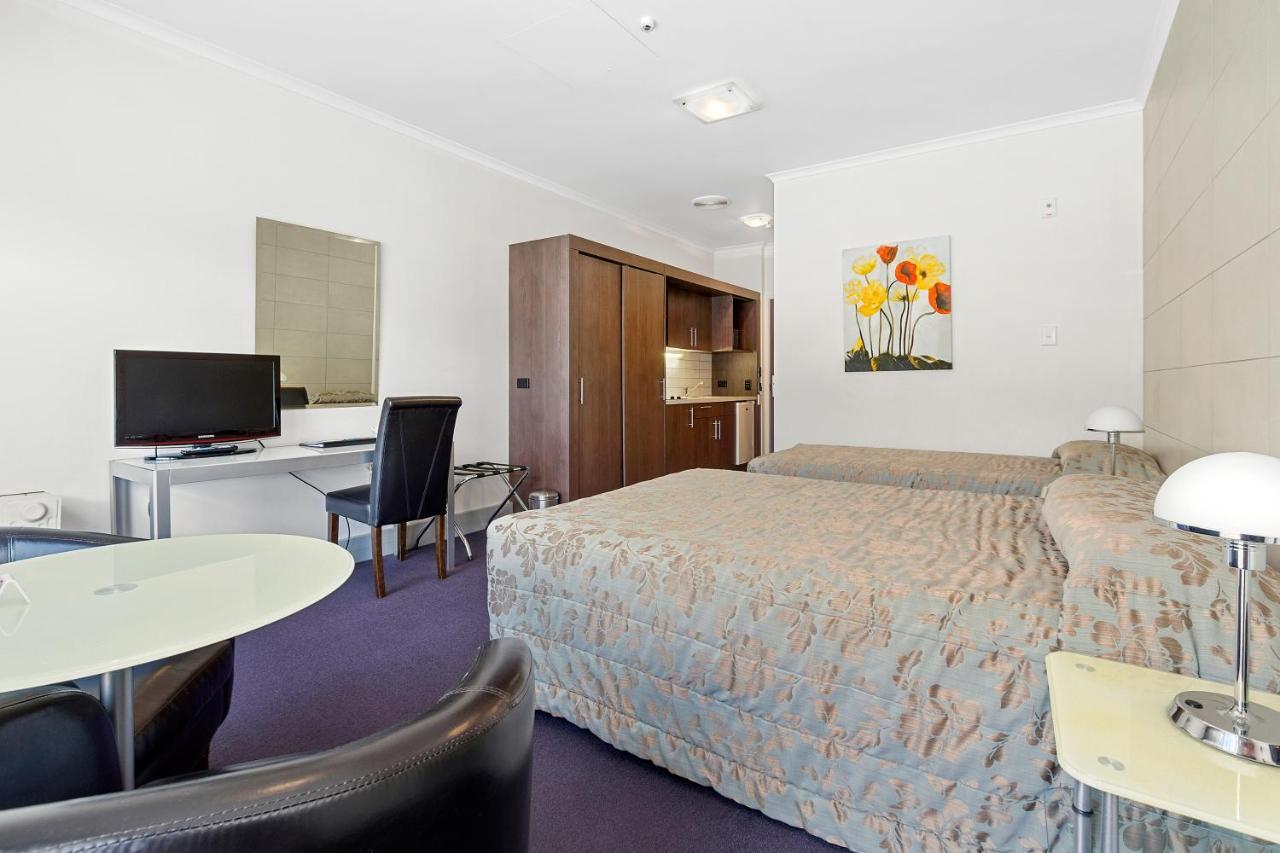 Amethyst Court Motor Lodge Поріруа Номер фото